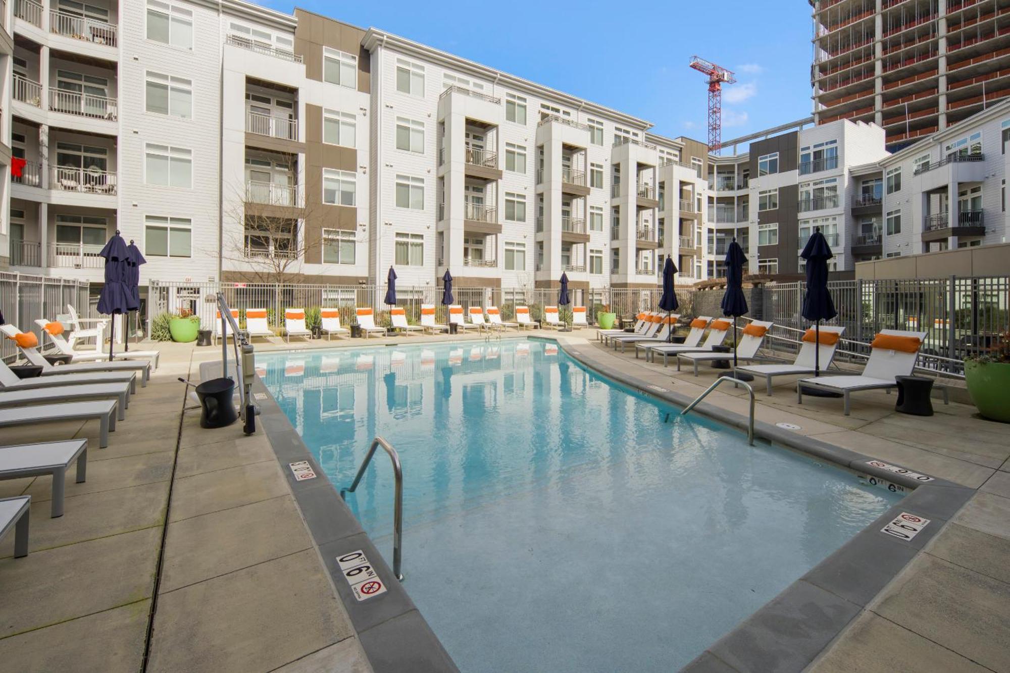 Apartment Global Luxury At *