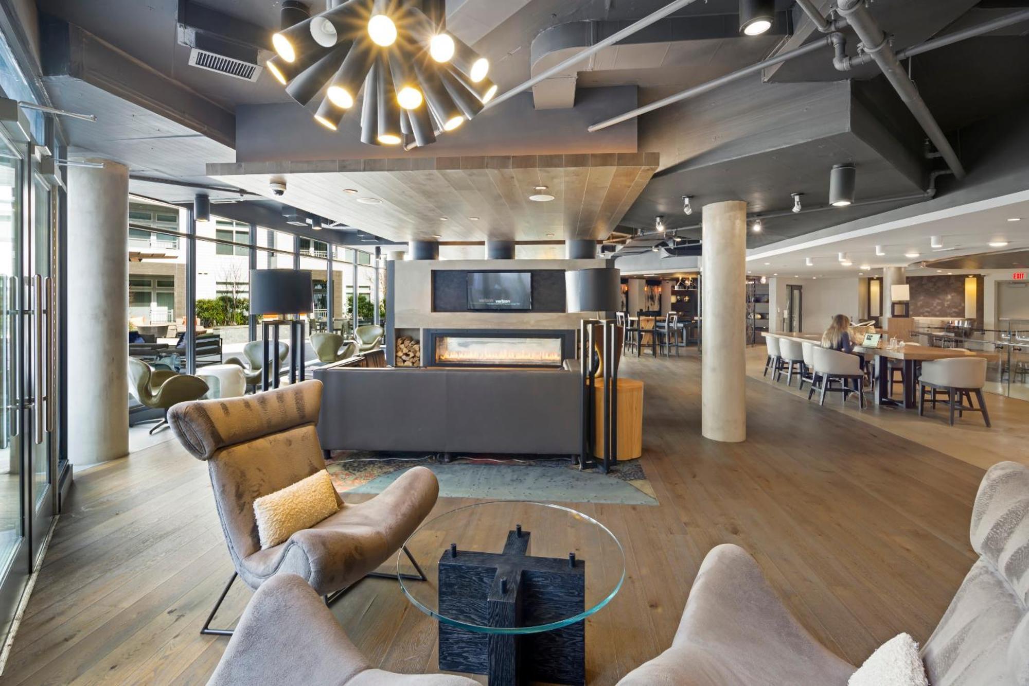 Global Luxury At Apartment Reston